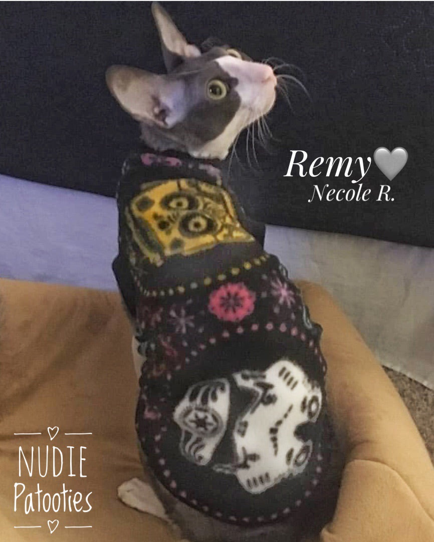 Nudie Patooties Fleece shirt for your sphynx cat, sphynx kitten, Donskoy, Bambino Cat, cornish rex, peterbald and devon rex cat.  Sphynx cat clothes, shirts and sweaters.  Star Wars.